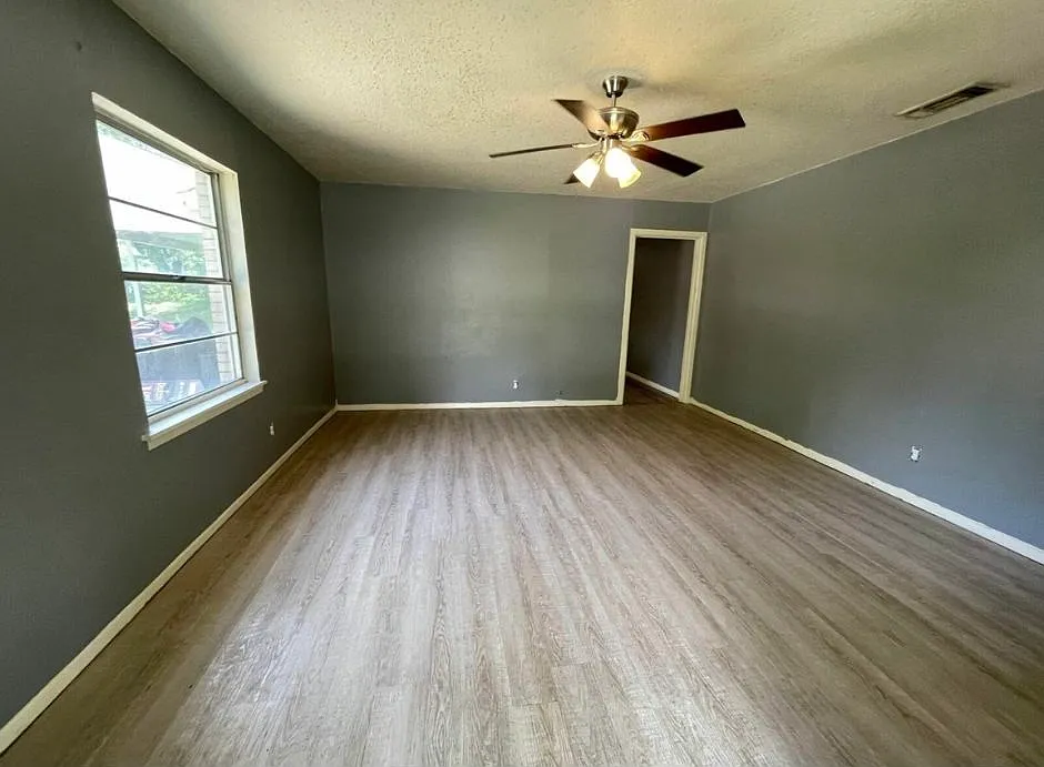 1437 S Rusk St, Sherman, TX 75090 - 1 — Photo 4