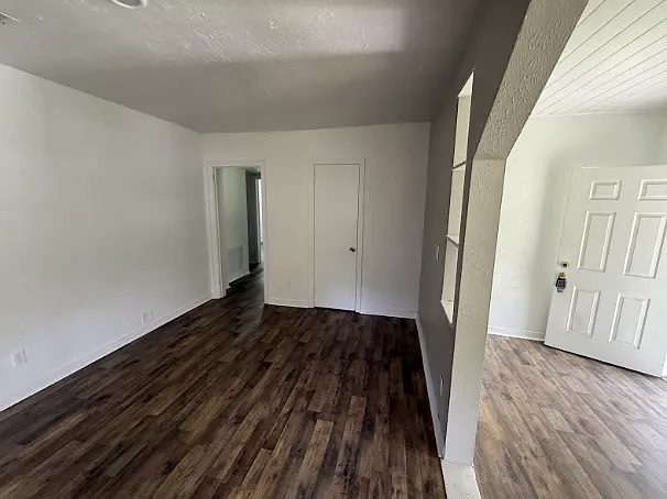 8975 Monroe Ave — Photo 2