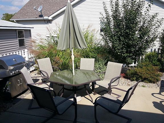 PATIO FOR ENTERTAINING