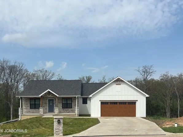 215 Gavin Ln, Linn, MO 65051