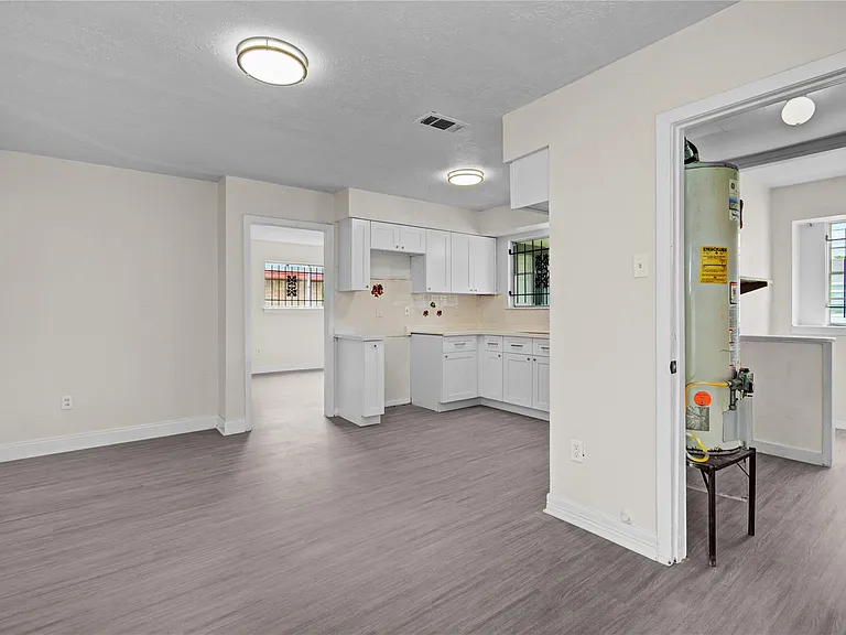 7329 Gleason Rd — Photo 20