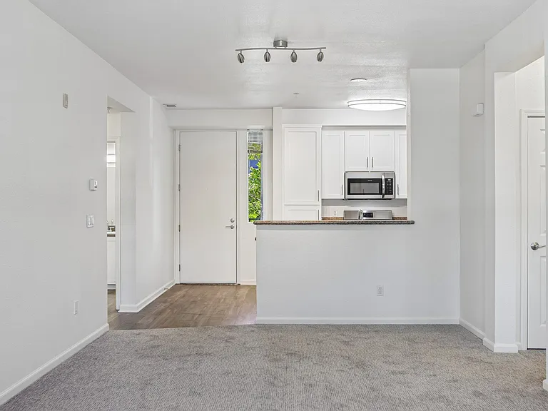 Theatre Square Apartments — Photo 7