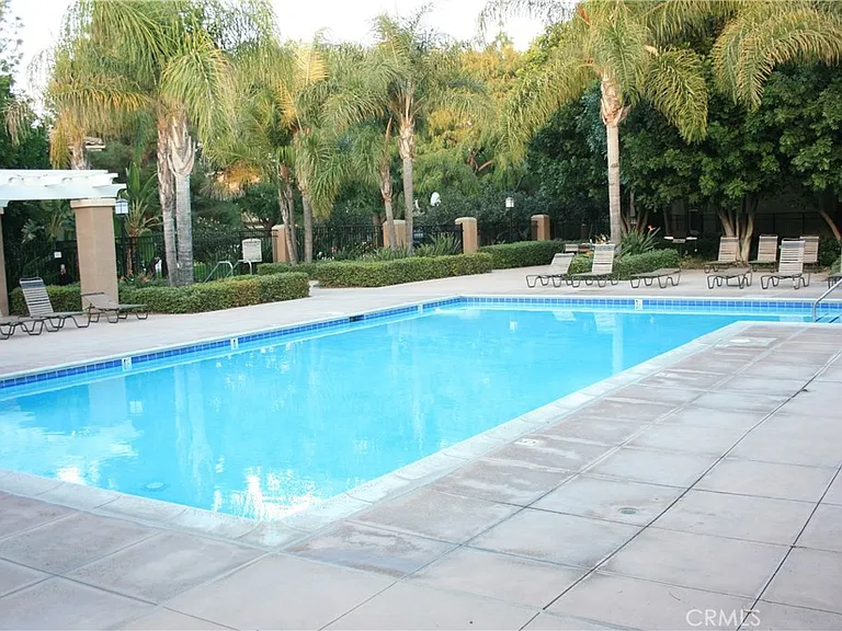 1805 Crescent Oak — Photo 21