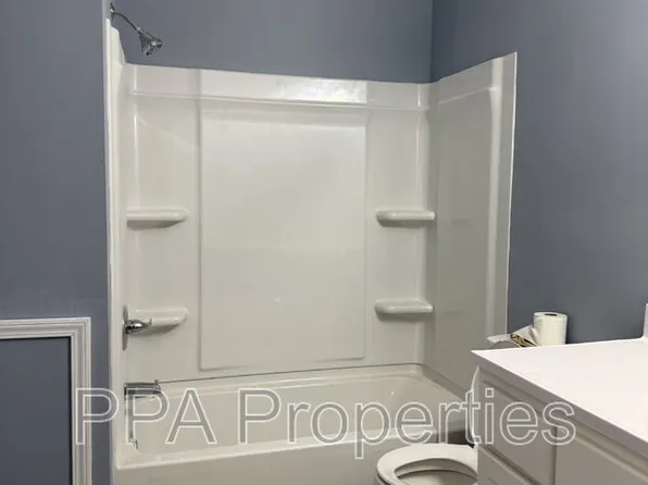 221 Willow Ave, Burlington, NC 27217