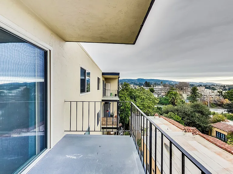 281 MACARTHUR Blvd — Photo 16