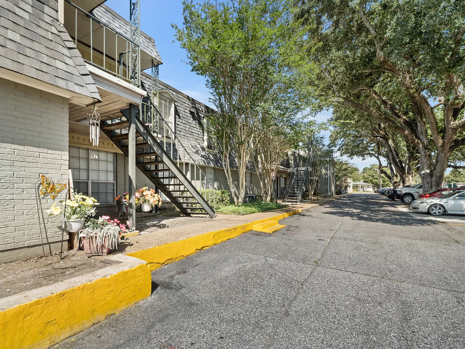 Holly Place — Photo 4