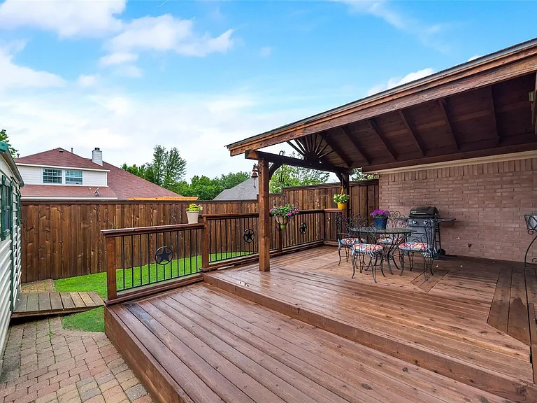 808 Amber Ct — Photo 18