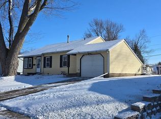 1215 8th Ave N, Clinton, IA 52732