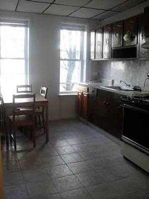 Rented by Robyn Lee, LREB | media 2