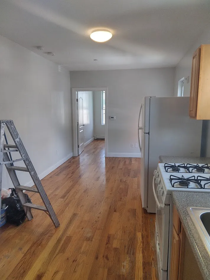 1 bed, 900 sqft, $1,900 — Photo 3