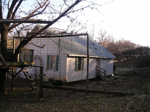 3rd image of 4853 Unicoi Dr