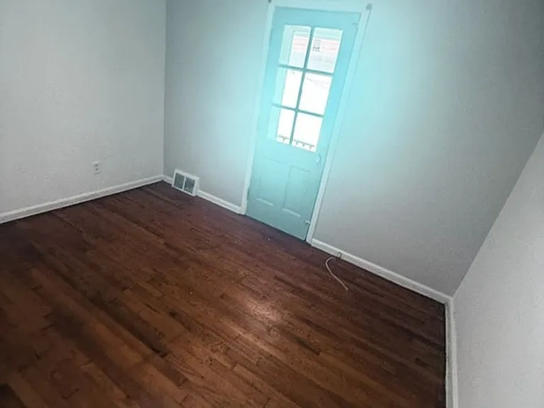 11215 Langton Ave — Photo 9