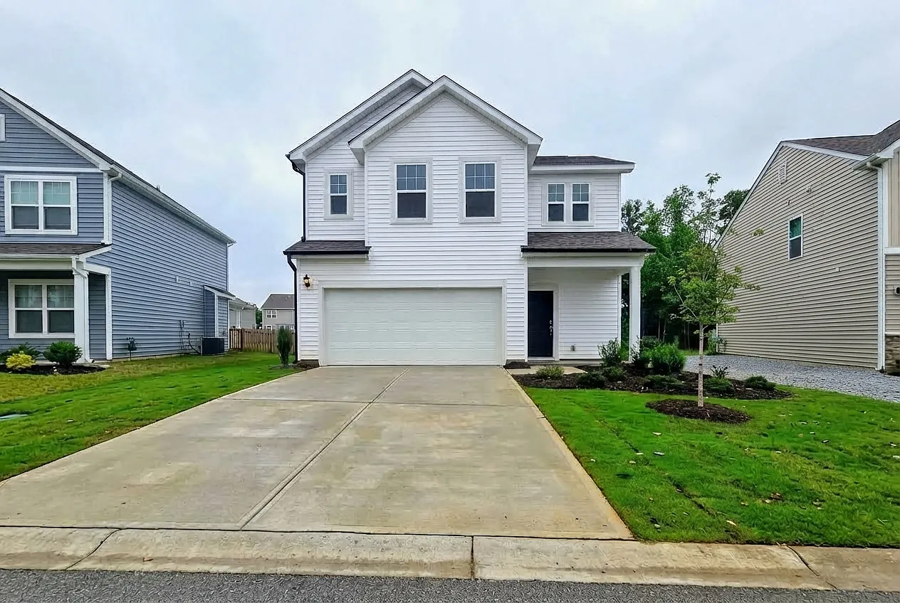 4 bed, 2.5 bath, 2204 sqft, $2,500 — Photo 1