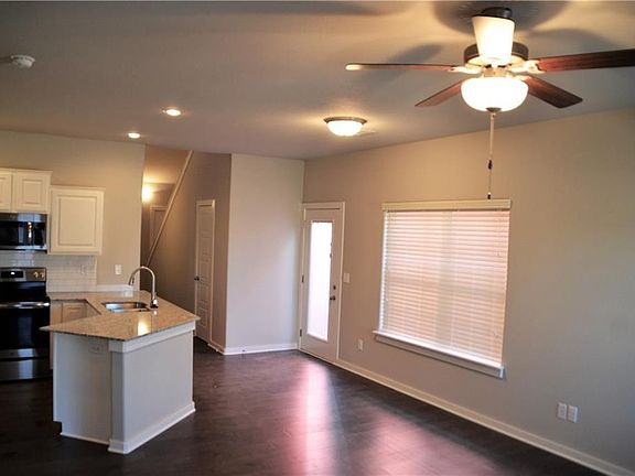 4th image of 3902 Peachwood Dr
