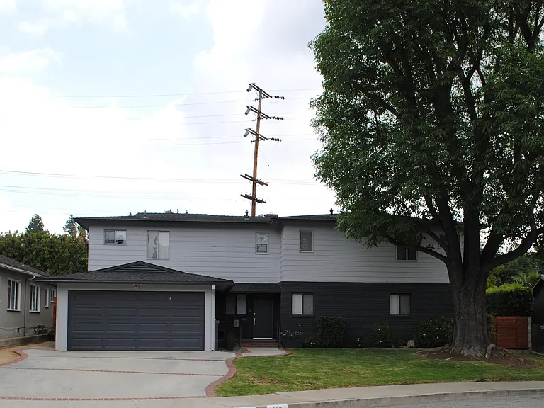 360 Grace Dr — Photo 4