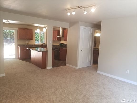 4th image of 514 NE Cottonwood Dr
