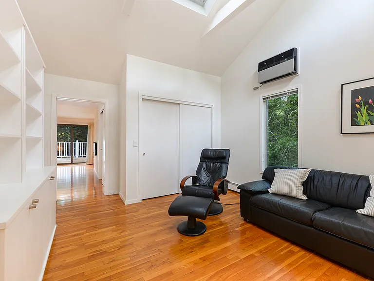122 Lynn Ave — Photo 11