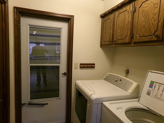 3rd image of 1449 W Will Rogers Dr