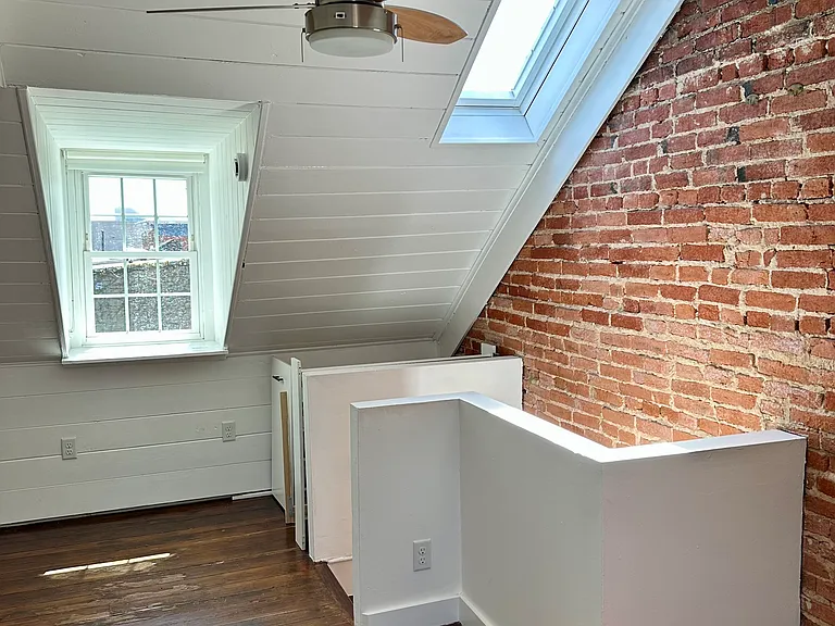 13 E Hamburg St — Photo 33