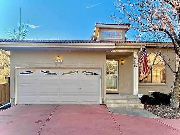 Beautiful, cozy, and light home in a quite neighborhood and safe cul-de-sac.