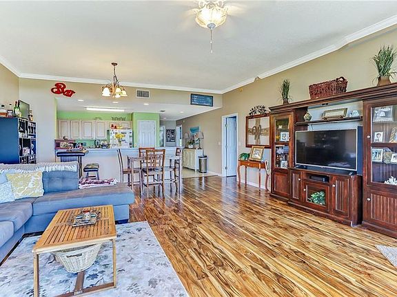 3rd image of 403 Tarpon Ave APT 308