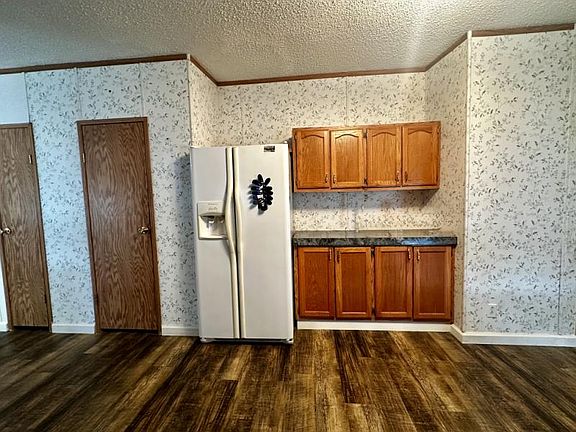 4th image of 121 Ferris St