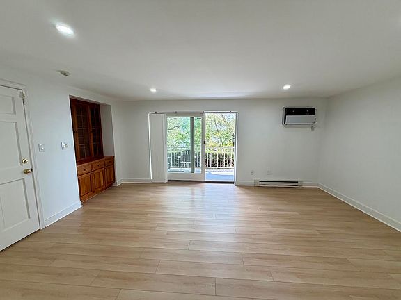 2nd image of 22 Hamilton Rd 108-unit 1
