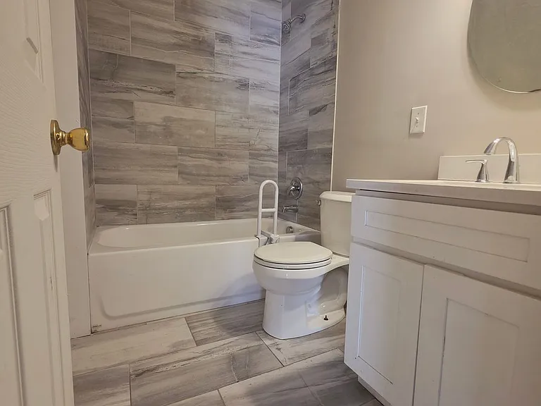 924 Holland Ave — Photo 4