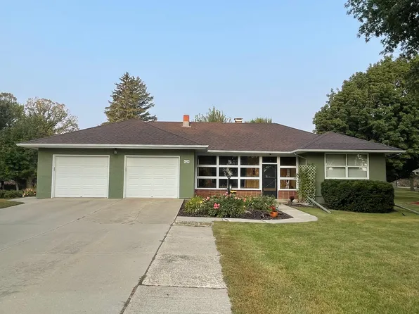 628 W Shore Dr, Worthington, MN 56187