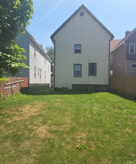 712 Hopkins St — Photo 11