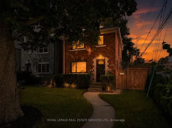 272 Rumsey Rd, Toronto, ON M4G 1P9