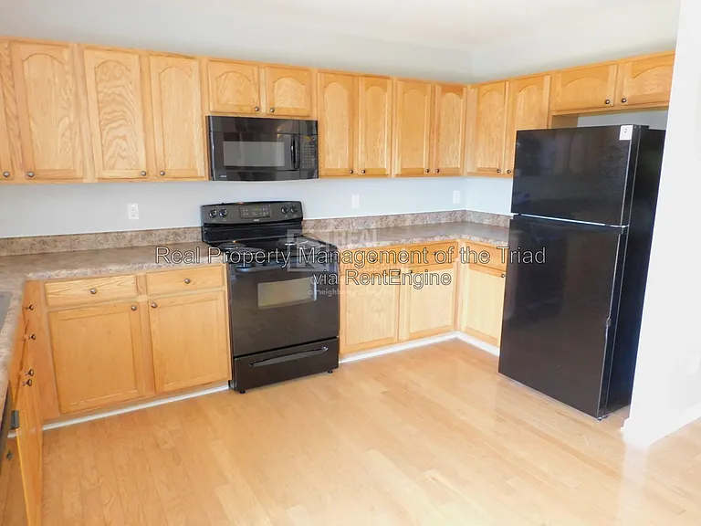 8 Rockport Ct — Photo 20