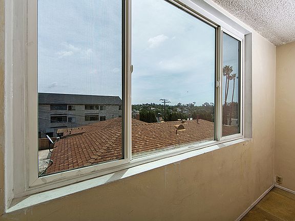 5th image of 1907 Robinson Ave Unit 107