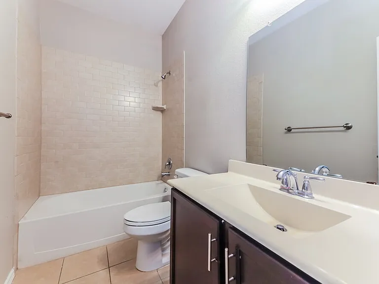 1429 Hawk Valley Dr — Photo 15