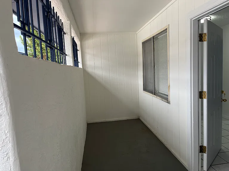 Renovated, Large UNM Area 2 Bed Apt w/ Washer / Dryer and Private Yard — Photo 18