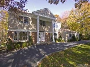 7 Norma Ln, Dix Hills, NY 11746