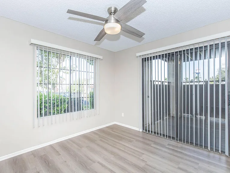 Oak Tree Court Apartment Homes — Photo 41