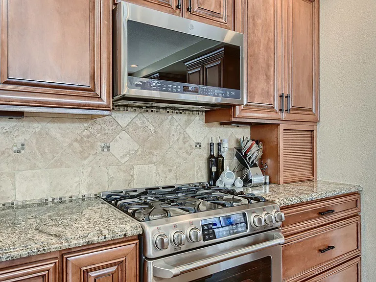 9805 Cypress Point Cir — Photo 12