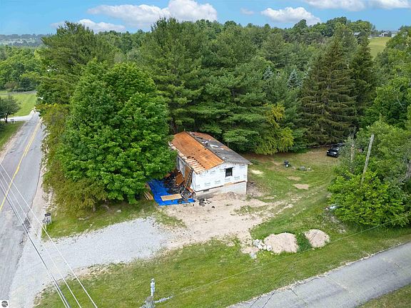 4th image of 6173 Brackett Rd