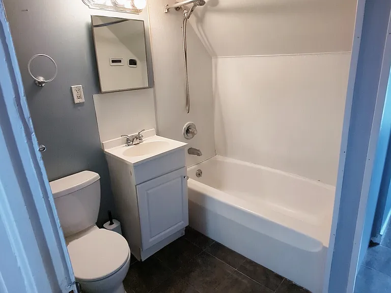 633 Arch St #3 — Photo 9