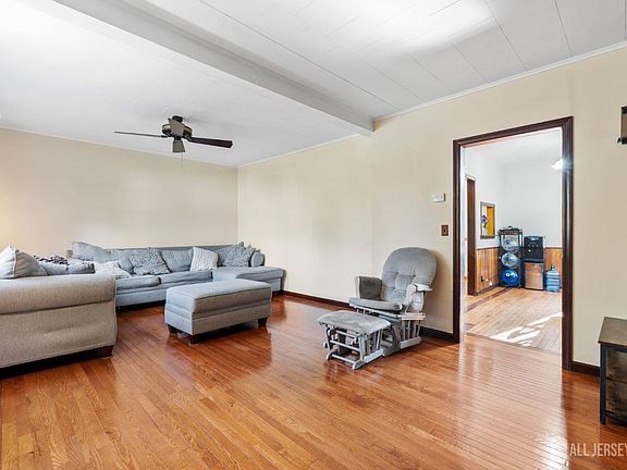 3rd image of 421 N Lincoln Ave