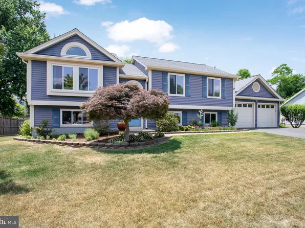 22212 Stablehouse Dr, Sterling, VA 20164