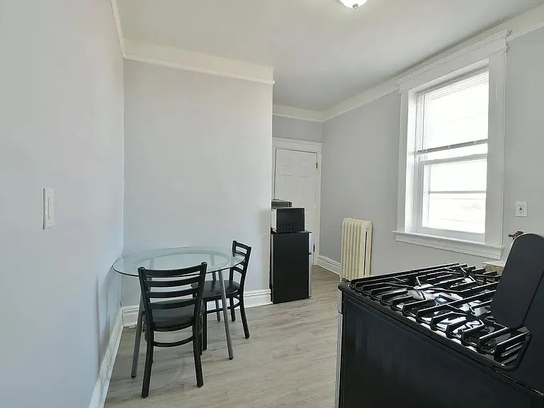 105 Franklin St #2 — Photo 3