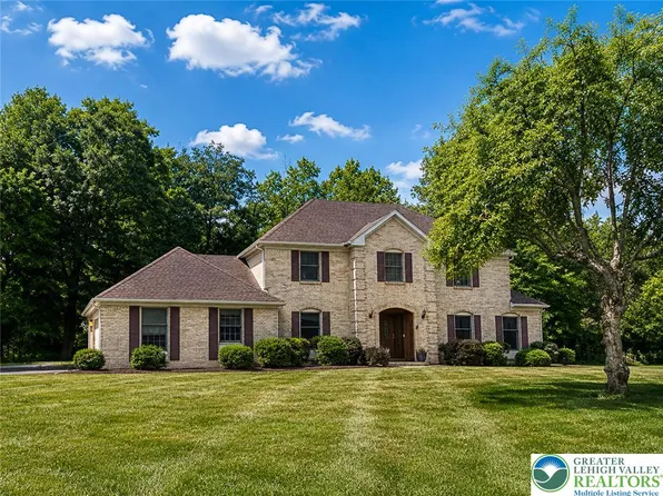 4290 Ascot Cir, Allentown, PA 18103