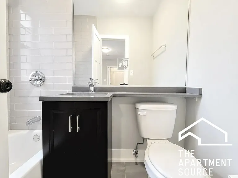 431 W Belden Ave #C102 — Photo 2