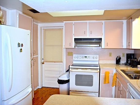 3rd image of 517 Oppitz Ln
