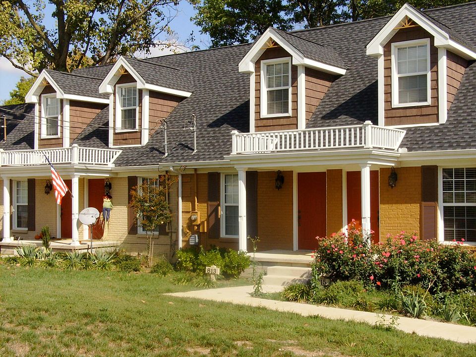 1st image of 823 Channing Dr