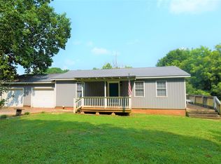 102 Calhoun St, Laurens, SC 29360