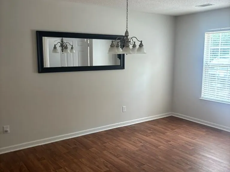 1014 Grasmere Dr — Photo 3