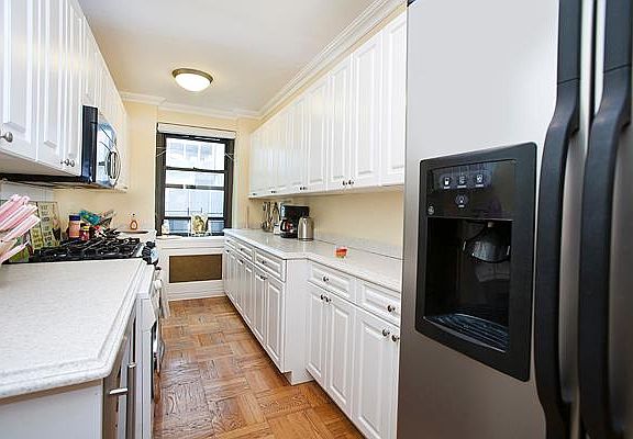 5th image of 135 E 54th St Ph B